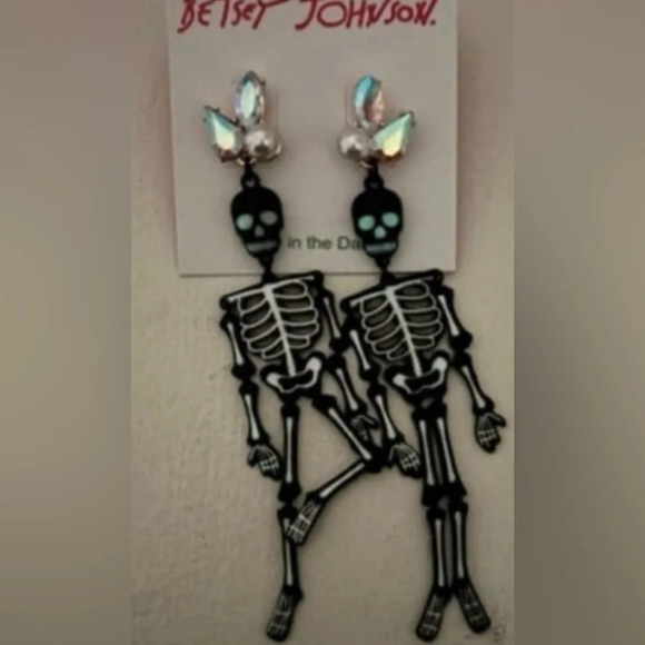 BETSEY JOHNSON SET Halloween Skeleton Glow in Dark Necklace & Earrings NEW NWT - Picture 2 of 11